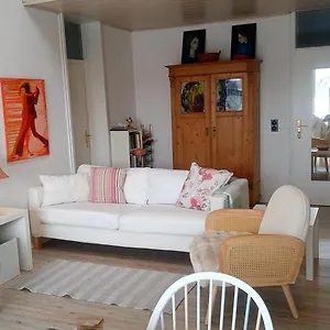 3-zi Atelierdachwohnung Mit Bergblick Seenähe Und 2 Loggia Apartment Bernau am Chiemsee
