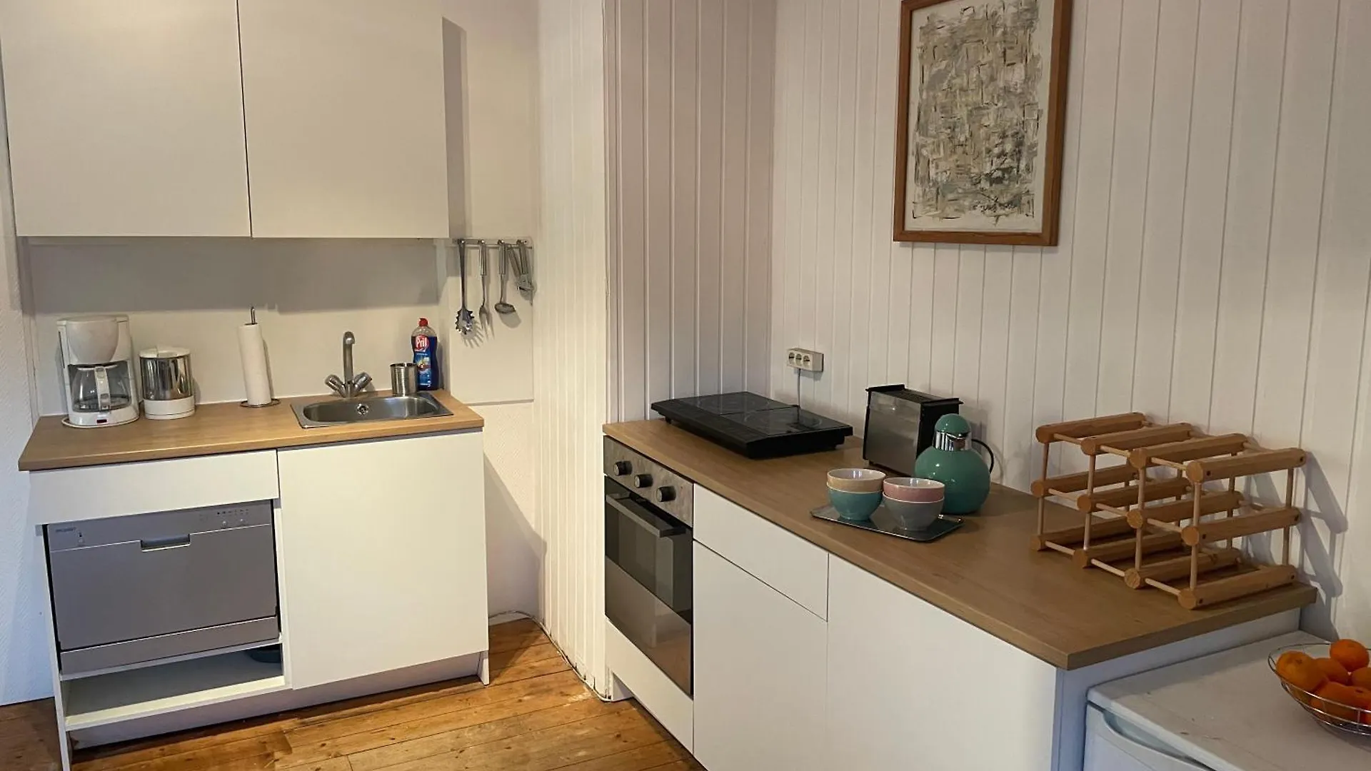 Cosy & Central Flat Near Duesseldorf Center Apartment